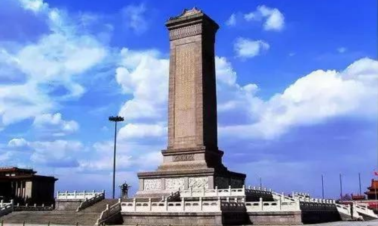 缅怀先烈 致敬英雄