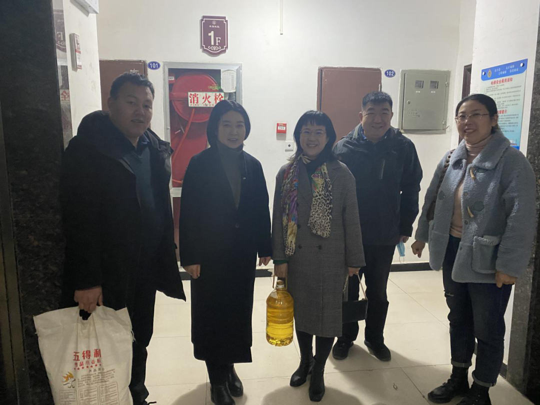 “有缘千里来相会，民族团结一家亲。”