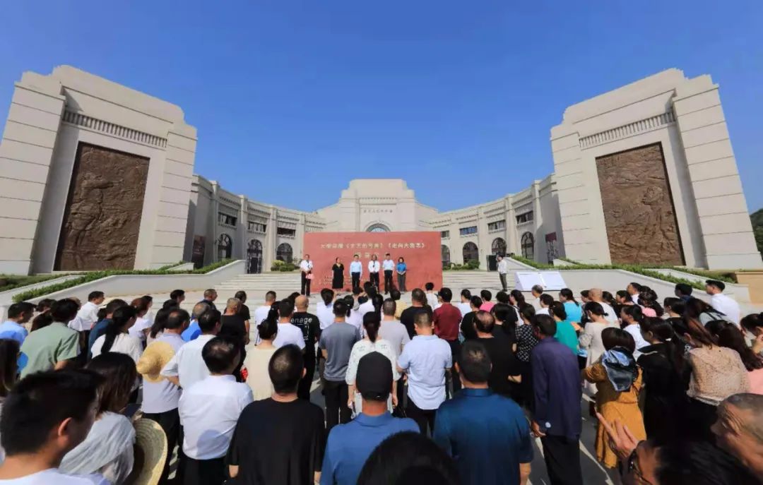 吴为山馆长大型浮雕作品《文艺的号角》《走向大