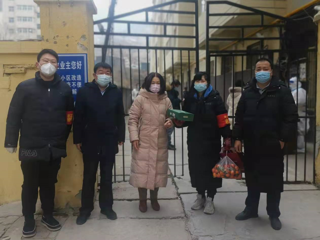 鲁艺抗疫纪实|中心领导慰问一线下沉干部