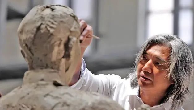 吴为山：用雕塑来凝固这些承载着伟大精神的人丨