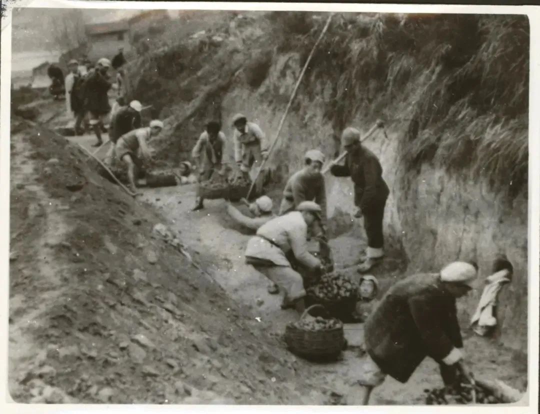 《华君武忆延安》系列故事之一宵夜浆糊}