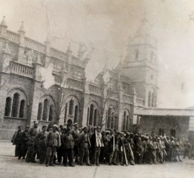 {《华君武忆延安》系列故事之二开荒龙摆尾}