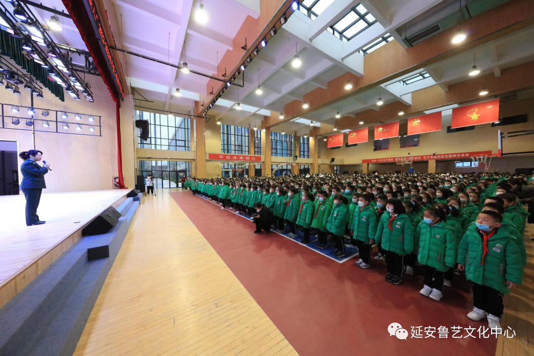 开学第一课——鲁艺木刻版画进小学《刻刀与战火