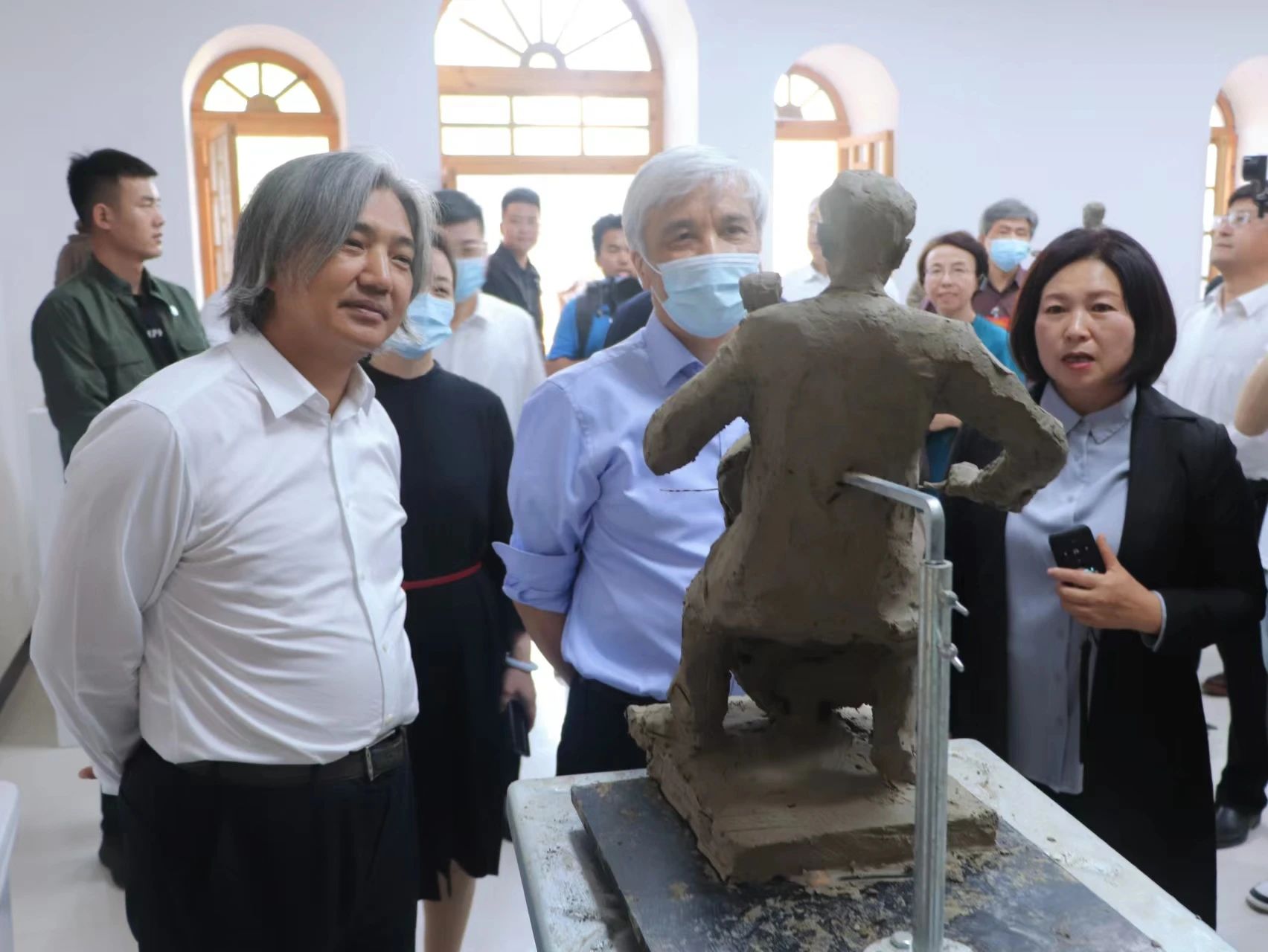 吴为山院士工作站 || 艺术家集体为先贤塑像